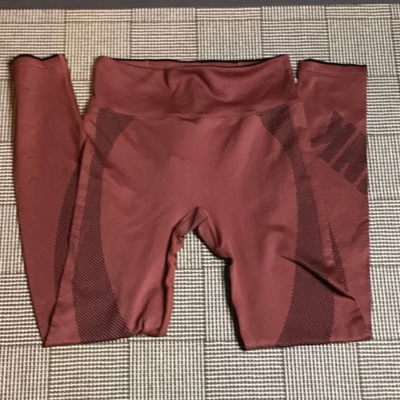 Pink Active Legging 😻😻😻💃🏽💃🏽💃🏽 - Picture 2 of 4